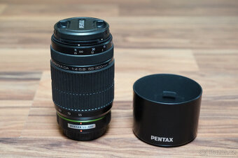 Prodám objektivy a blesk pro Pentax - 5