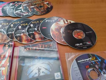 31x CD/DVD (GPU drivers, plné hry) - ASUS, MSI - 5