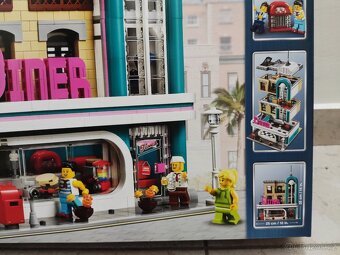 LEGO Creator 10260 Restaurace v centru města - 5