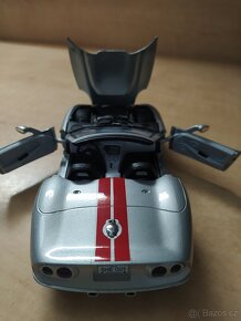Model v měřítku 1:24 SCHELBY séries 1. 1999 cabrio - Burago - 5