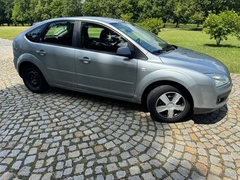 Ford Focus 1.6i - 5