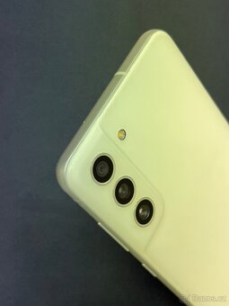 Samsung Galaxy S21 FE 256GB Bílý - 5