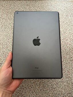 iPad 9. generace 64GB + příslušenství - 5