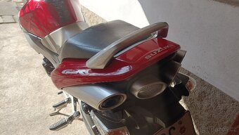 Suzuki GSR 600 - 5