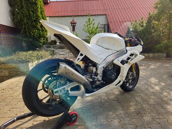 Aprilia RSV4 1100 Factory (2022) - 5