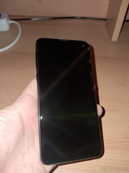 Zachovalý Samsung Galaxy S10e - 5