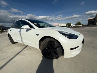 Tesla model 3 - 5