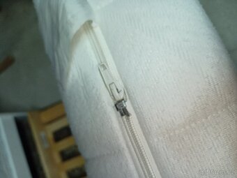 Prodám hezkou postel s výsuvným lůžkem za masivu 90 x 200 cm - 5