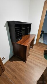 Pracovní stůl s úložnou nadstavbou . - 5