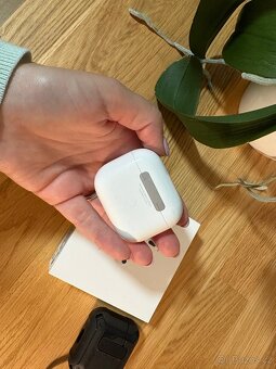 Sluchátka AirPods 3 - 5