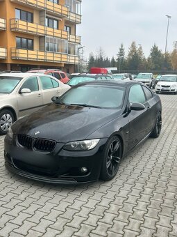 Lipo spoiler pod nárazník na BMW E92 E93 - Černý Lesk - 5