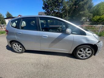 Honda Jazz 1,4 i-Vtec 73kW Havarované - 5