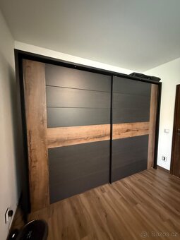 Šatní skříň 270x61x209 - 5