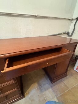 Kvalitní bytelný pracovní stůl z masivu - 5