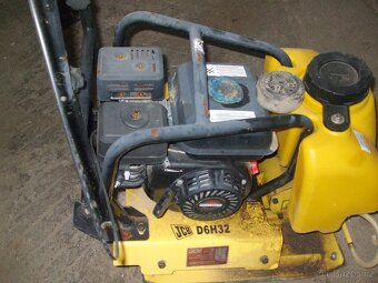 hutnící pěch žehlička jcb - 5