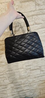 Krásná kabelka Guess s popruhem - 5