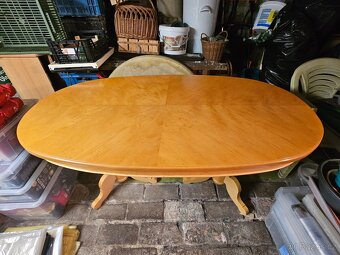 Dřevěný oválný jídelní stůl z masivu - 5