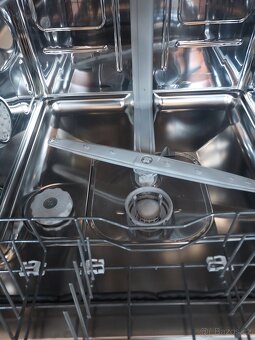 Myčka Whirpool na opravu - 5