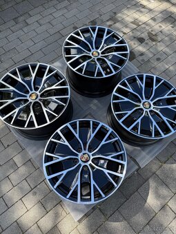 Original Porsche Taycan - 5