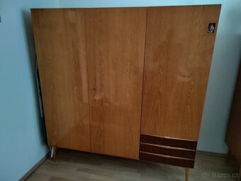 Prodej obývací stěna, šatní skříň - 5
