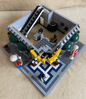 LEGO CREATOR EXPERT - 10211 - GRAND EMPORIUM - 5