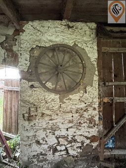 Prodej 2/3 podílu rodinného domu s pozemky v malebné obci Út - 5