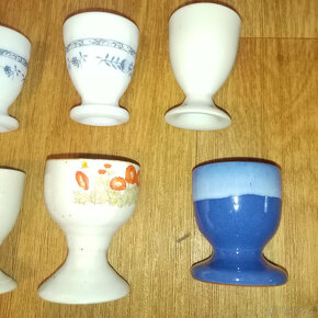 Prodám rúzně staré kalíšky na vajíčka 50,- Kč kus. - 5