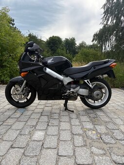 Honda VFR 800 Fi - 5