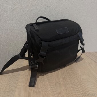 Canon EOS 250D + EF-S 18-55 III kit + brašna Vanguard - 5