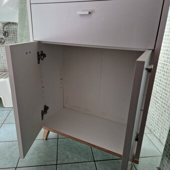 Bila koupelnova skrinka Livarno - 5