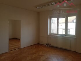 Pronájem bytu 6+1 se zahradou, 150 m2, centrum Chomutova - 5