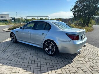 BMW e60 M5 V10 motorem po kompletní repasi - 5