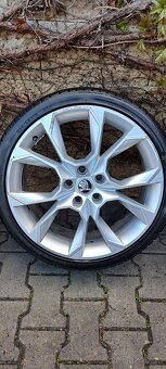 Prodám zimní kola + letní pneu - 225/35 R19 - 5
