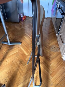 Prodám vysoký jídelní stul + 4 židle - 5