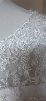 Prodám bílé šaty na věneček, nebo na svatbu, vel. 40 - 42 - 5