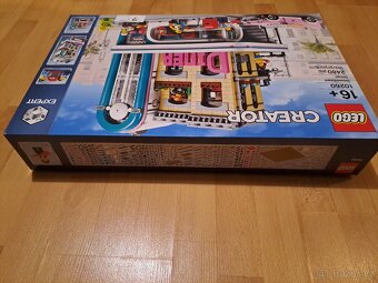 LEGO Creator 10260 Restaurace v centru města - 5