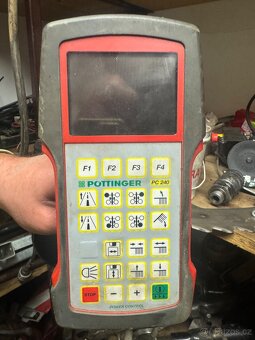 Shrnovač Pöttinger Top 1252 - 5