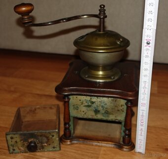 Starožitný mlýnek na kávu Leinbrock’s Patent – květinový - 5