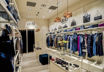 Prodej vybavení luxusní prodejny textilu - 5