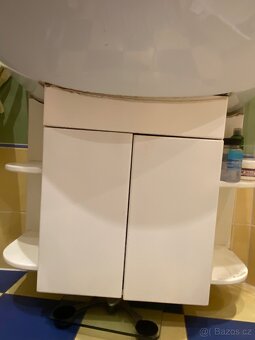 Dvojumyvadlo s bateriemi a skříňka - 5