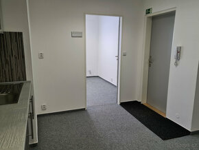 Pronájem kanceláře 14,5m2 + spol. prostor 20m2 – Liberec I - 5