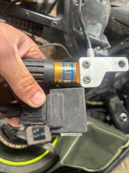 Vidlice a centralni tlumic Ohlins na Kawasaki Zx10R 11-15 - 5