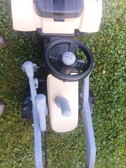 Dětský šlapací traktor s radlicí, - 5