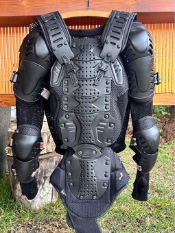 Chránič těla Emerze EM7 černý-velikost S - 5