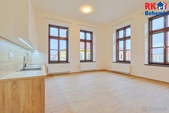Pronájem nově zrekonstruovaného bytu 1+kk o výměře 39,89 m2 - 5