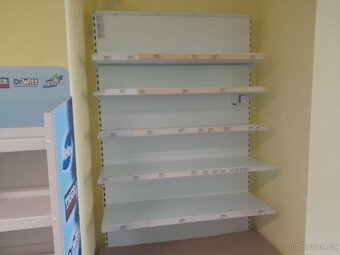 Vybavení prodejny - plechové regály - 5