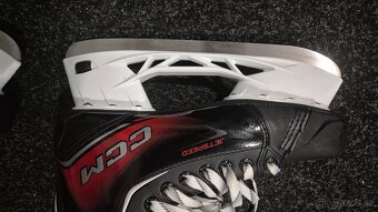 Brusle CCM JETSPEED FT870 SR vel. 45, nebo 9,5 - 5