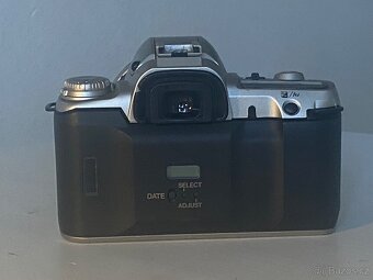 Pentax MZ-50 + objektiv Pentax SMC FA 28–200mm f/3,8–5,6 - 5