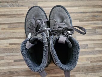 Prodám zimní kožené boty Vans vel. 33 - 5