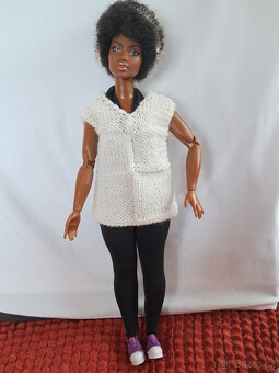 Sběratelská panenka Barbie černoška - 5